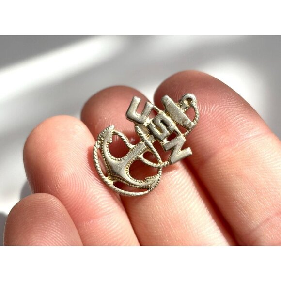 U.S. Navy Chief Petty Officer Sterling Silver "USN" CPO Anchor WWII Cap Badge - Picture 8 of 9